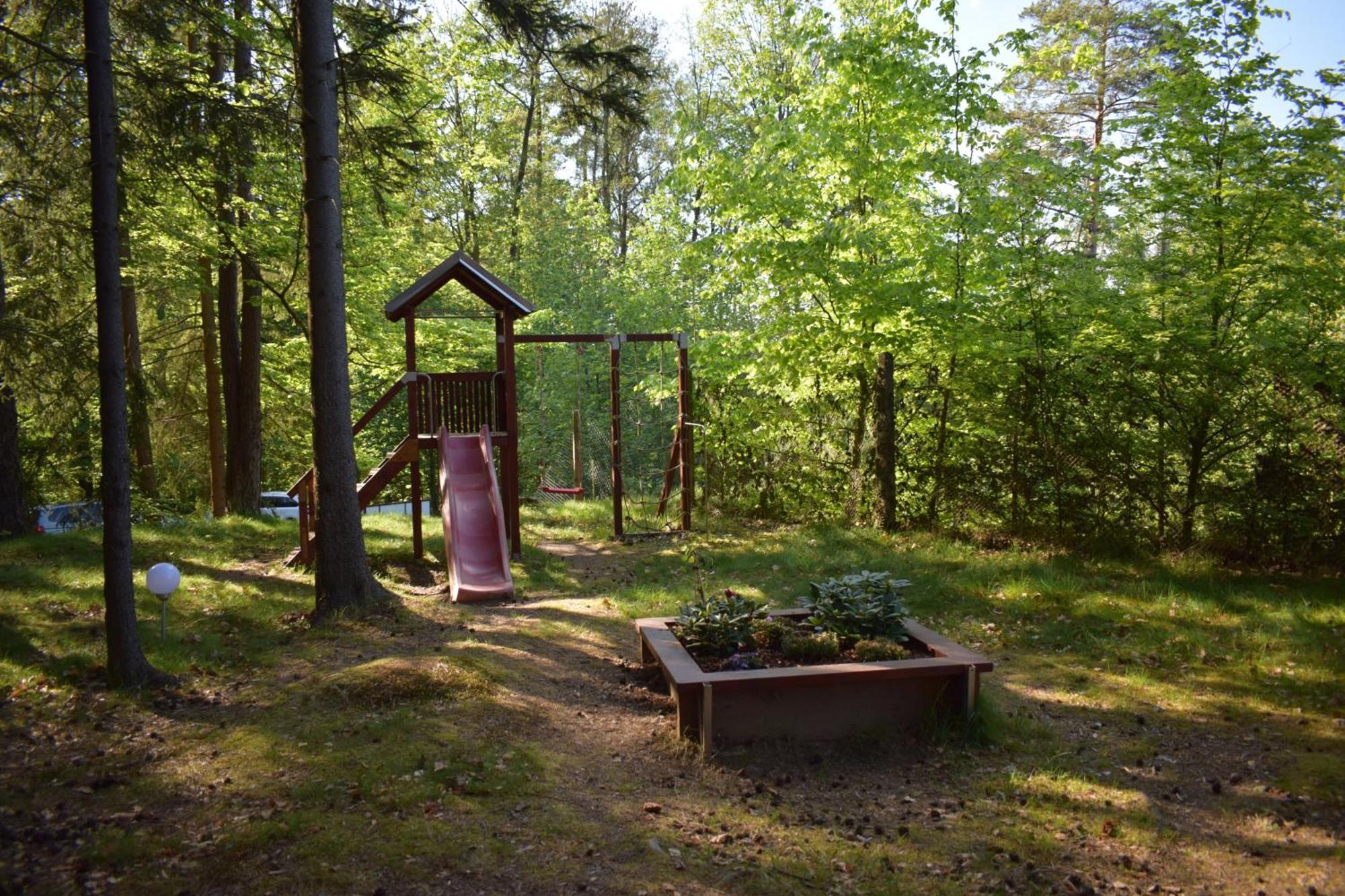 Hotel Treehouse U Rybnika Osecna Zewnętrze zdjęcie